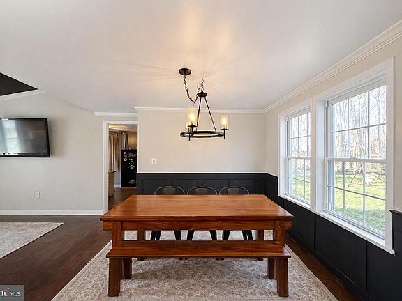 3rd image of 5561 Highland Rd