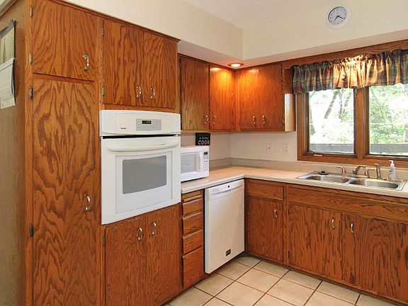 5th image of 11408 Valley Ct