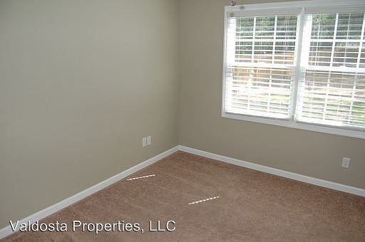 4th image of 1009 N Oak St APT A