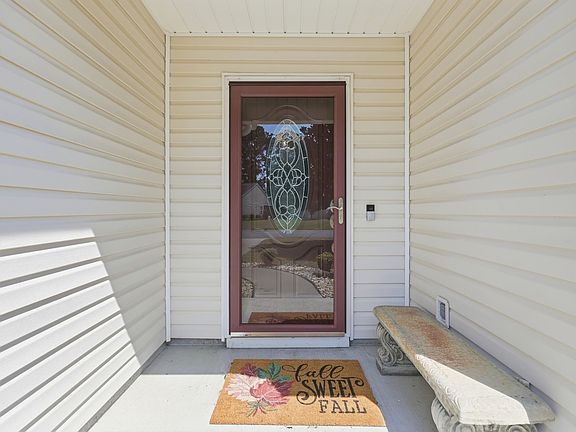 4th image of 215 Devonbrook Pl.