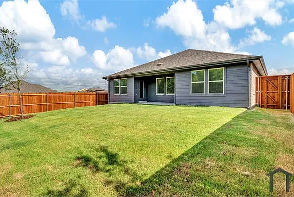 3 bed, 1675 sqft, $2,099 — Photo 2