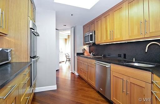 5th image of 950 N Michigan Ave #32E