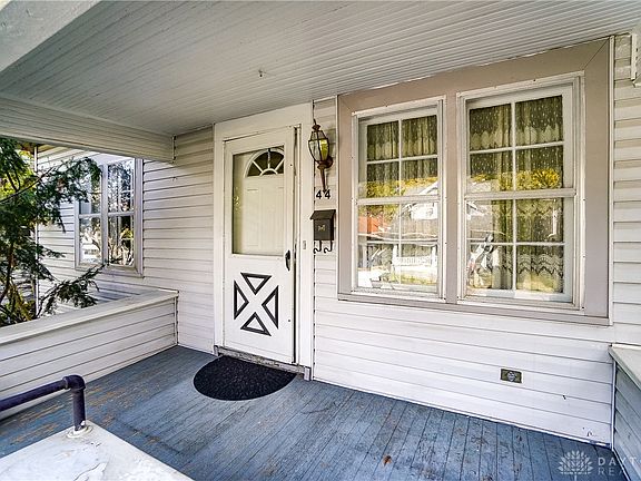 2nd image of 44 E Parkwood Dr