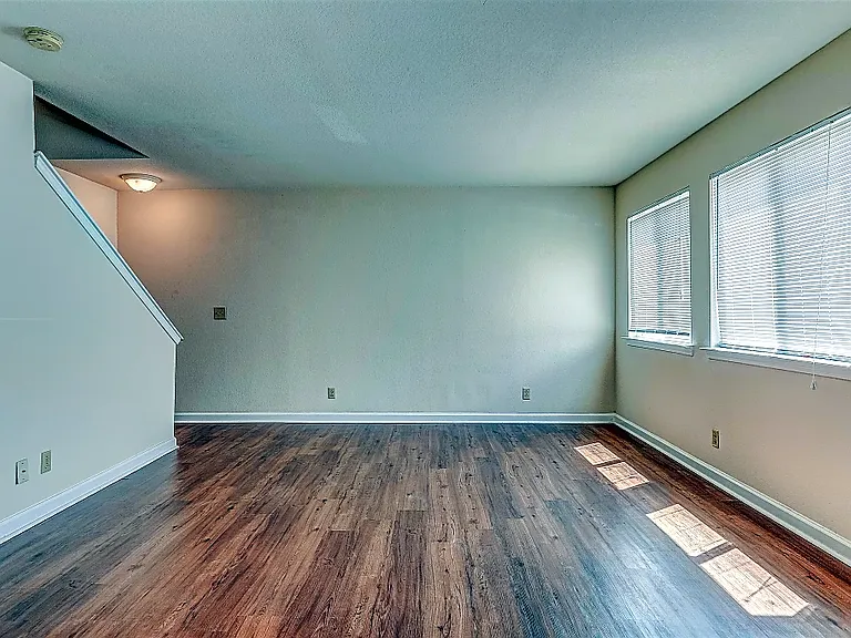 Taylor Way Apartments — Photo 8