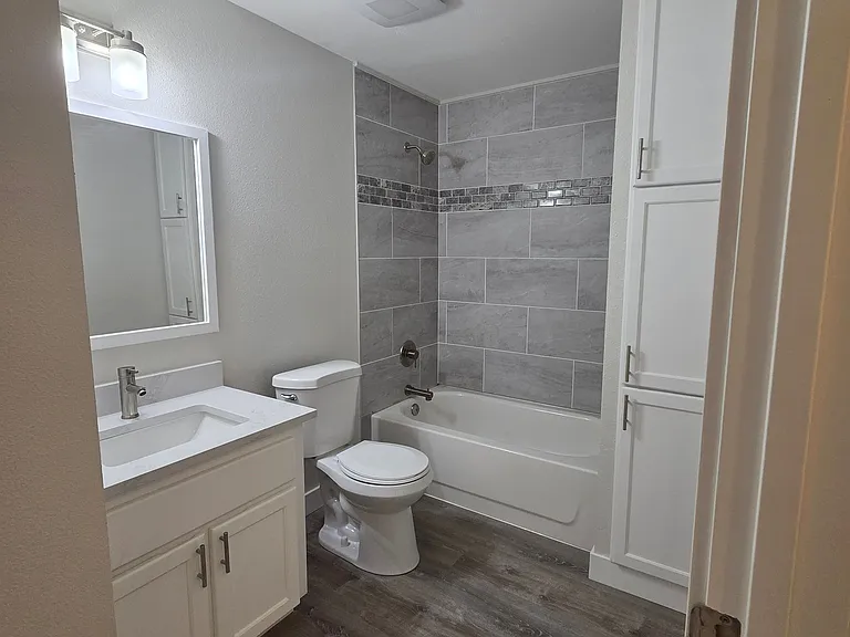 NE Yellowpine Rd — Photo 8