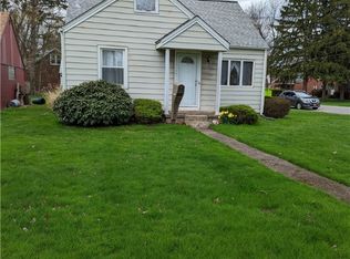 50 Willowdale Dr, West Seneca, NY 14224