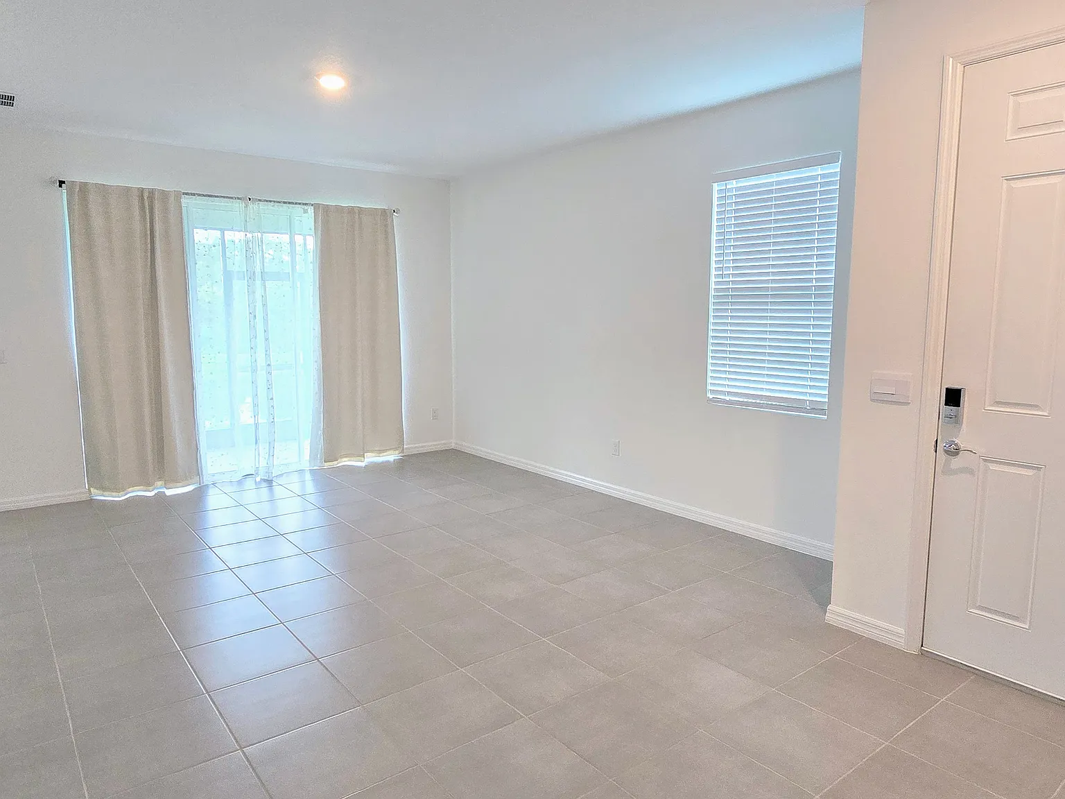 3 bed, 1565 sqft, $2,300 — Photo 2