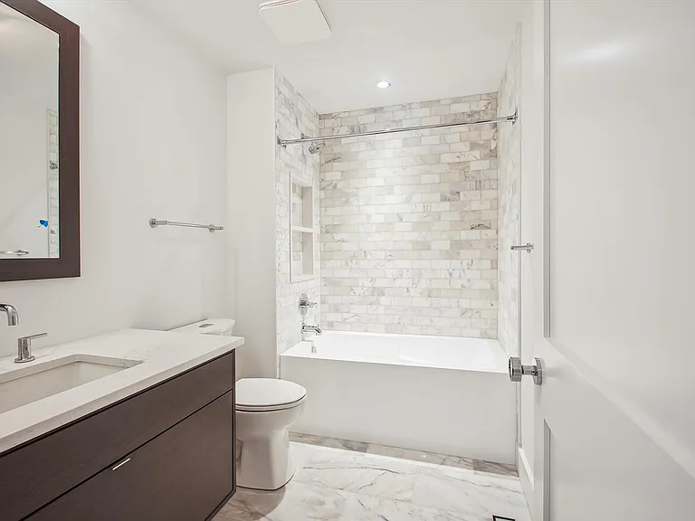 Upper Level bath