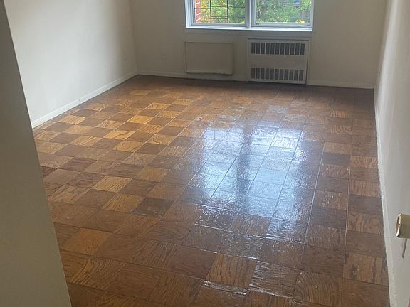4th image of 14430 Roosevelt Ave #4A
