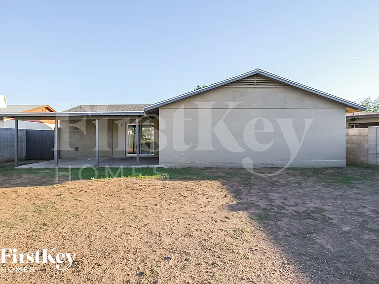 1708 W Behrend Dr — Photo 18