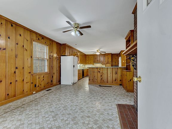 5th image of 718 Greymont Dr