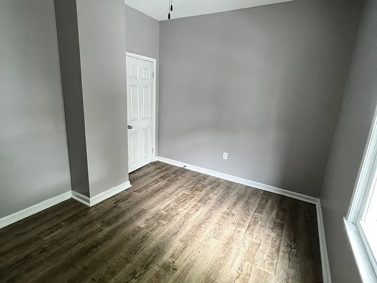 1617 Ferry St — Photo 13