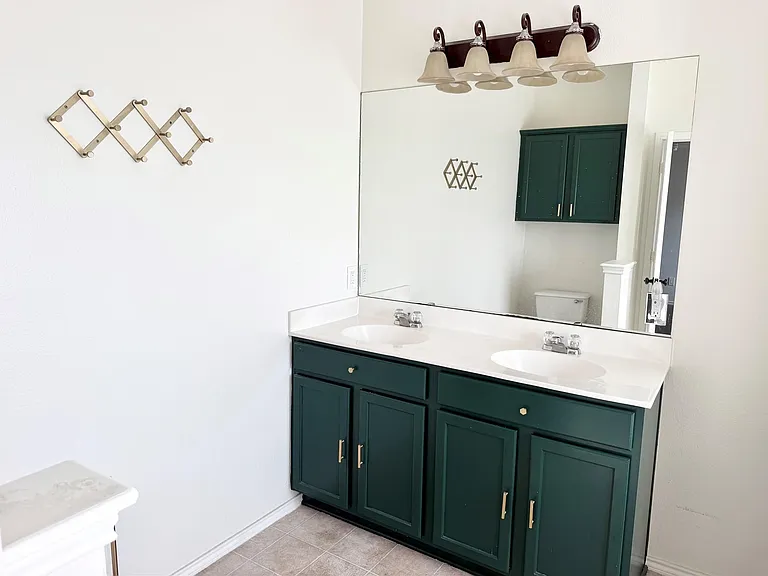 11715 Raymond C Ewry Ln — Photo 14
