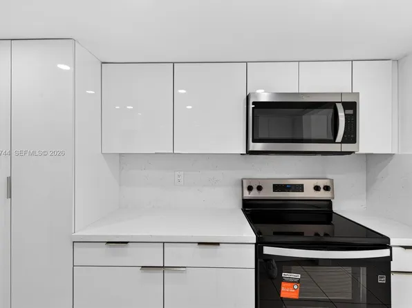 2000 Atlantic Shores Blvd APT 120, Hallandale, FL 33009