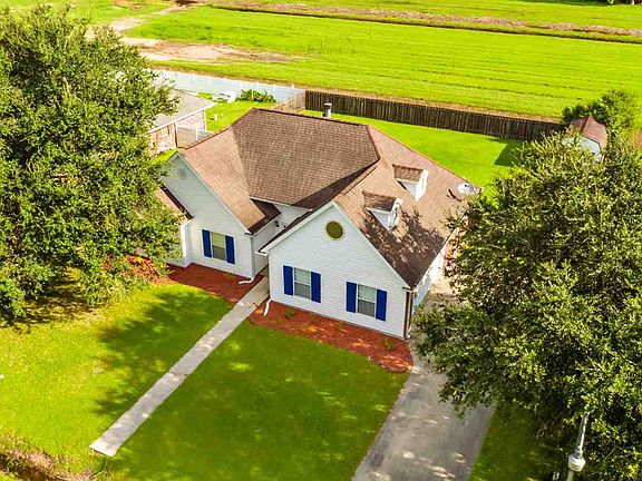 2nd image of 326 Louisiana Dr