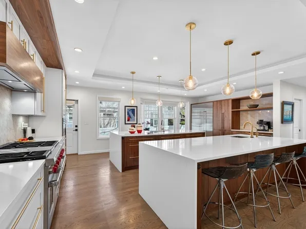 377 Walnut St #1, Newtonville, MA 02460