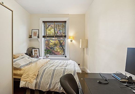 5th image of 67 Willow St APT 4