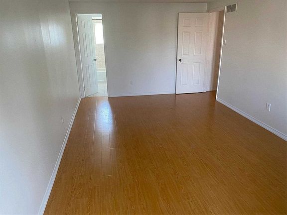 3rd image of 7 Clydesdale Cir