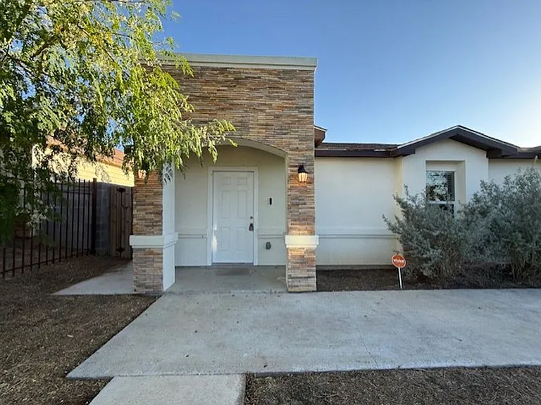 2521 La Parra Ln — Photo 2