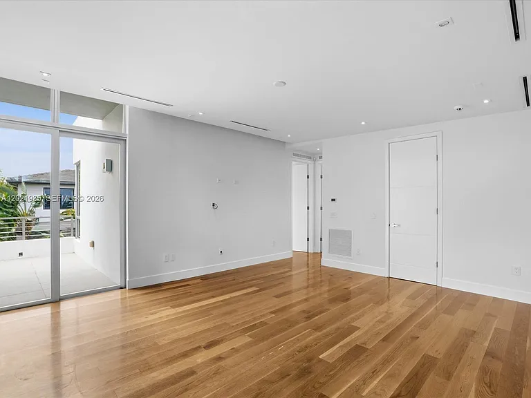 125 Hampton Ln — Photo 38