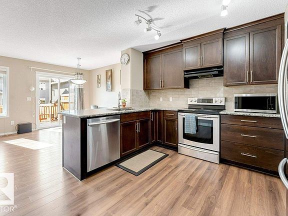 5th image of 2912 15th St NW
