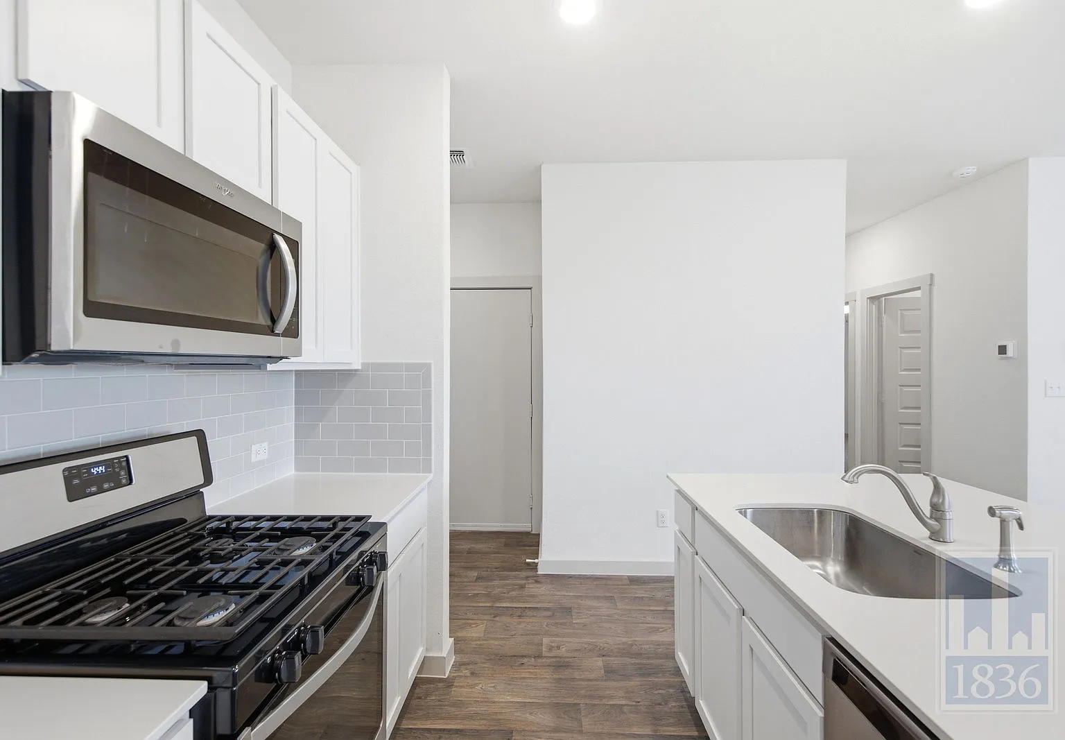 4 bed, 2.0 bath, 1612 sqft, $2,050 — Photo 3