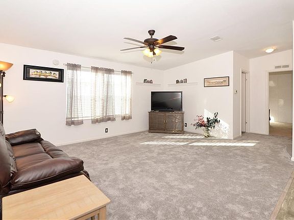 5th image of 239 Kiwi Dr