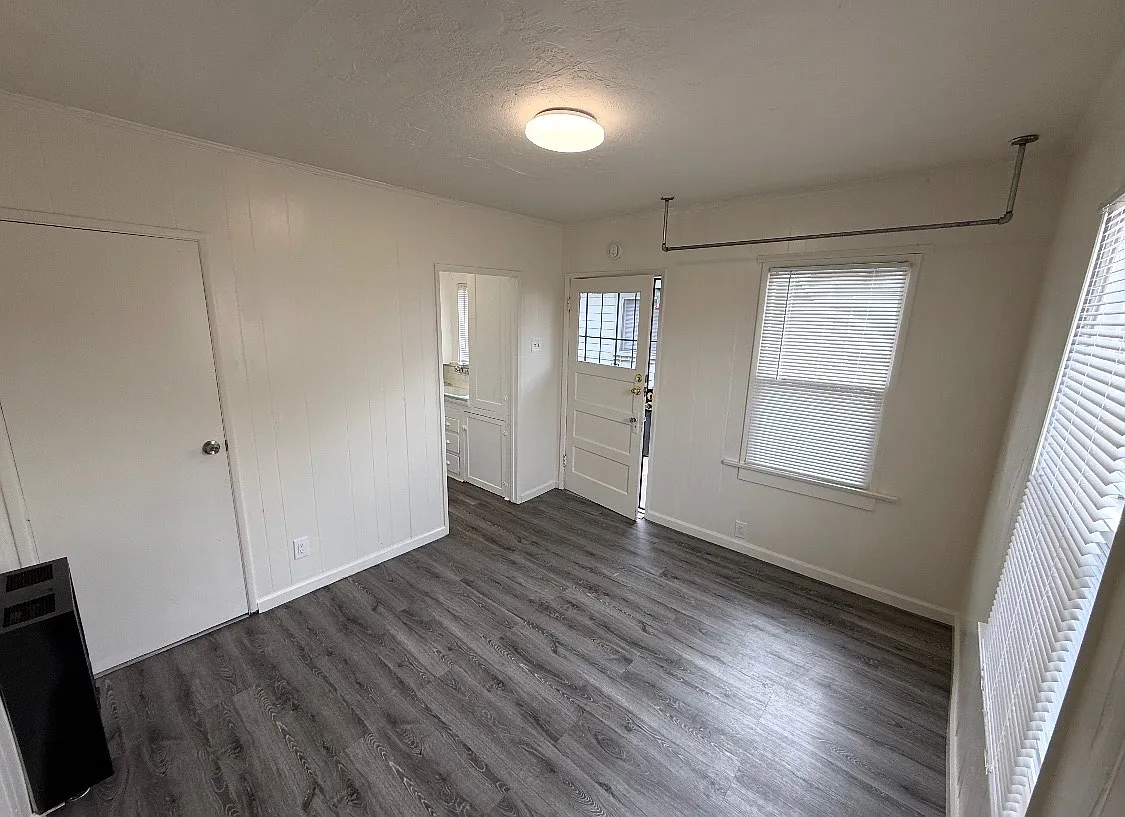 Studio, 500 sqft, $1,550 — Photo 2