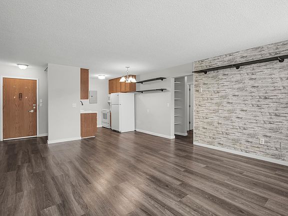 2nd image of 3522 Harriet Ave APT 106