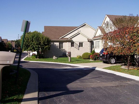 3rd image of 42 Hickory Ct