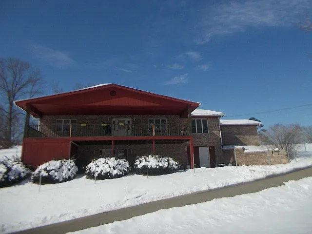 852 Howard Rd photo 1