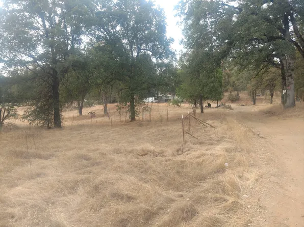 1094 Crooked Oak Ln, Redding, CA 96003