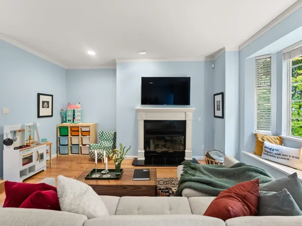 2146 W 14th Ave, Vancouver, BC V6K 2V7