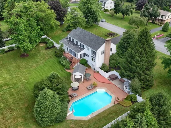 3 Banbury Rd, Hummelstown, PA 17036