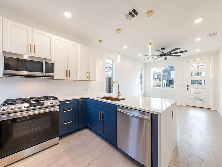 2508 E 4th St #A — Photo 5