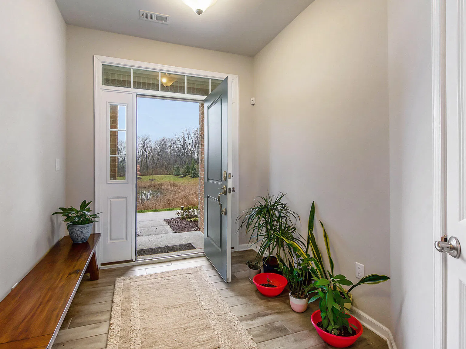 3 bed, 2.5 bath, 1950 sqft, $3,400 — Photo 1