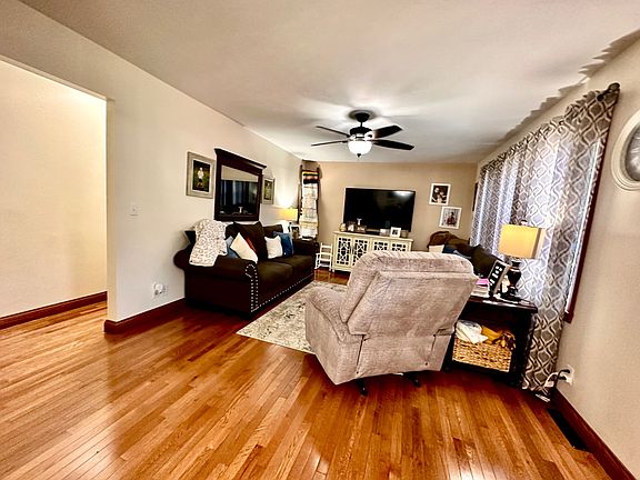5th image of 824 Birchwood Ave