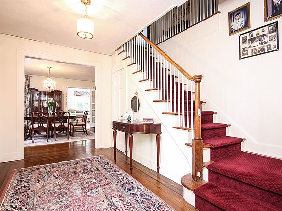 3rd image of 10 Easton Ave
