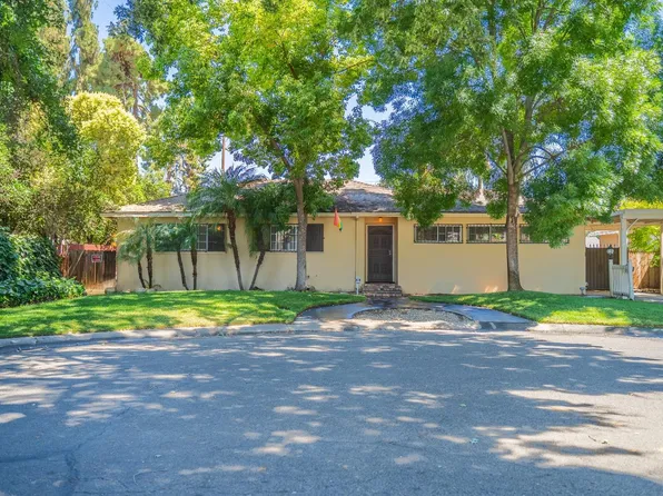 2424 W College Ct, Visalia, CA 93277