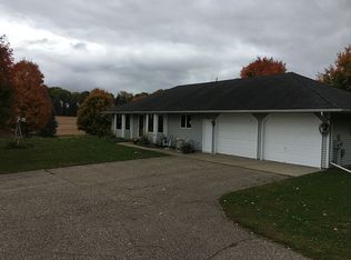 7215 Dahlgren Rd, Chaska, MN 55318