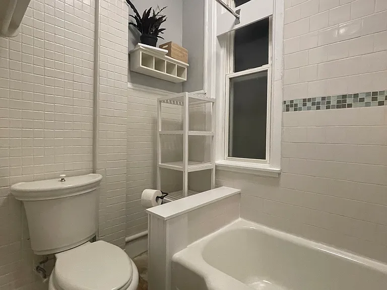 1434 N North Park Ave #2 — Photo 15
