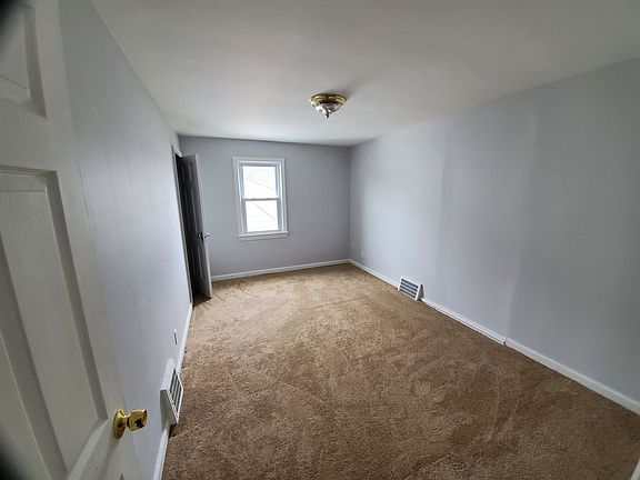 4th image of 3899 Lee Heights Blvd