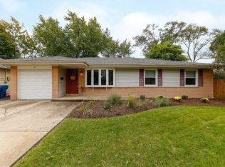 411 Burlington Ave, Clarendon Hills, IL