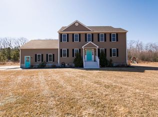 25 Sand Wedge Dr, Uxbridge, MA 01569
