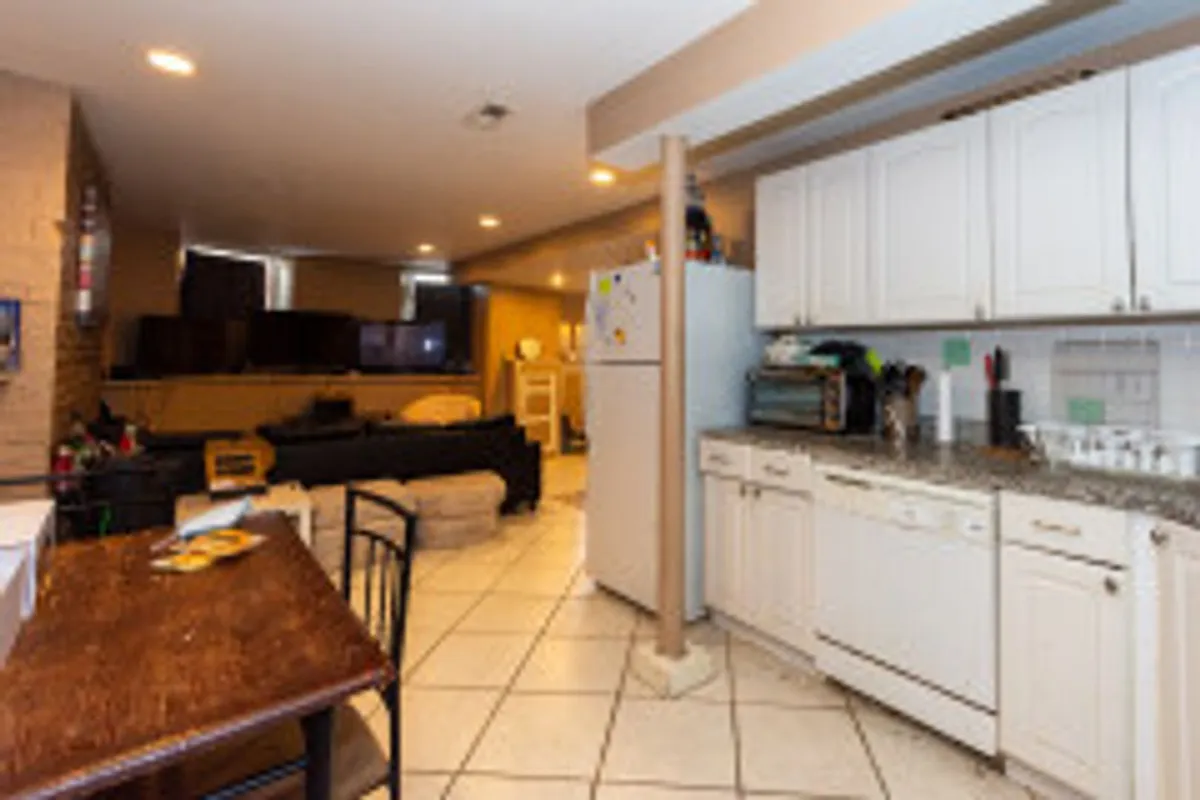 Building Photo - 8 Saint Lukes Rd #B