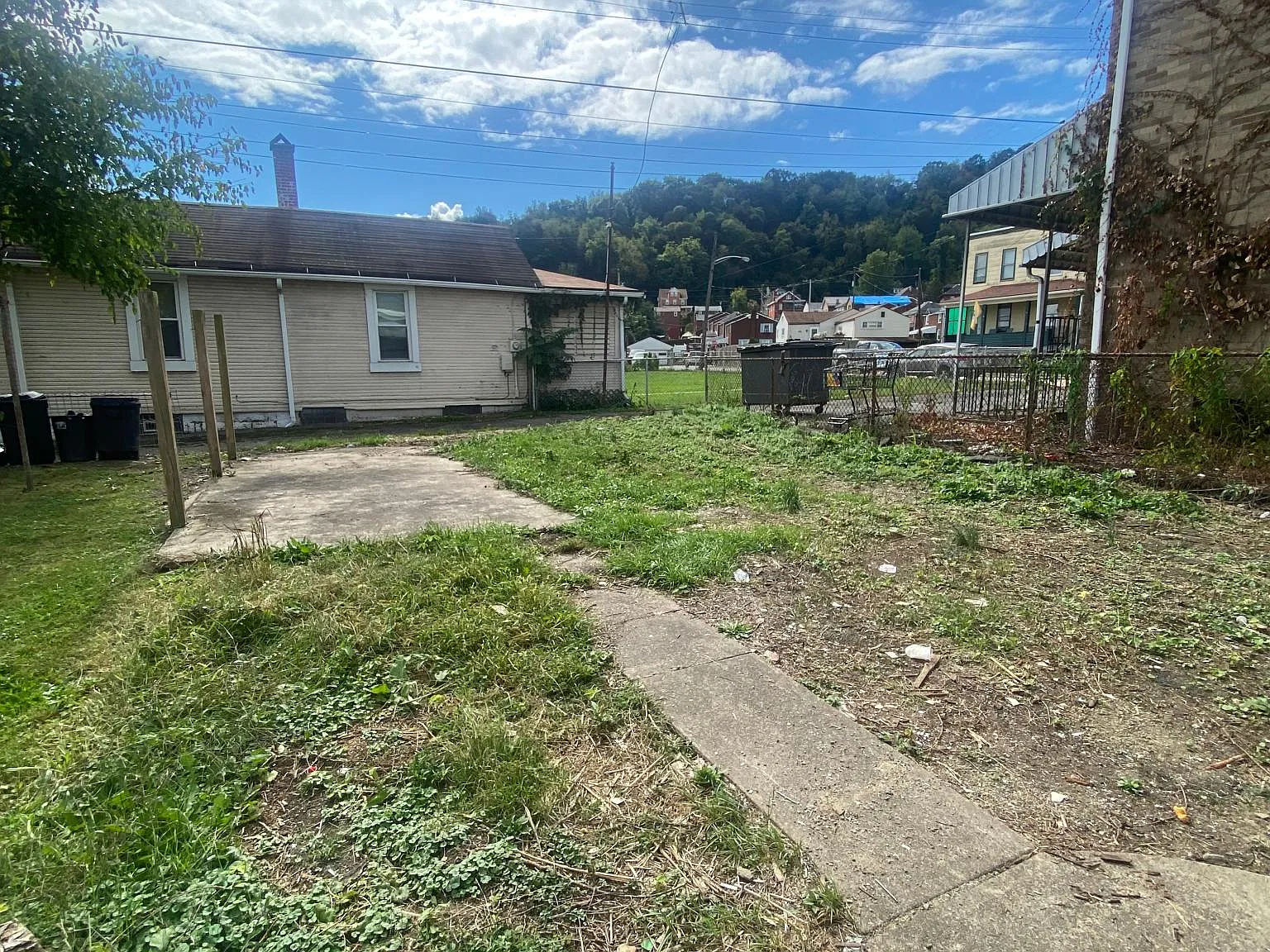 933 Russellwood Ave — Photo 3