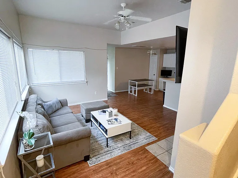 117 Cedargrove St — Photo 2