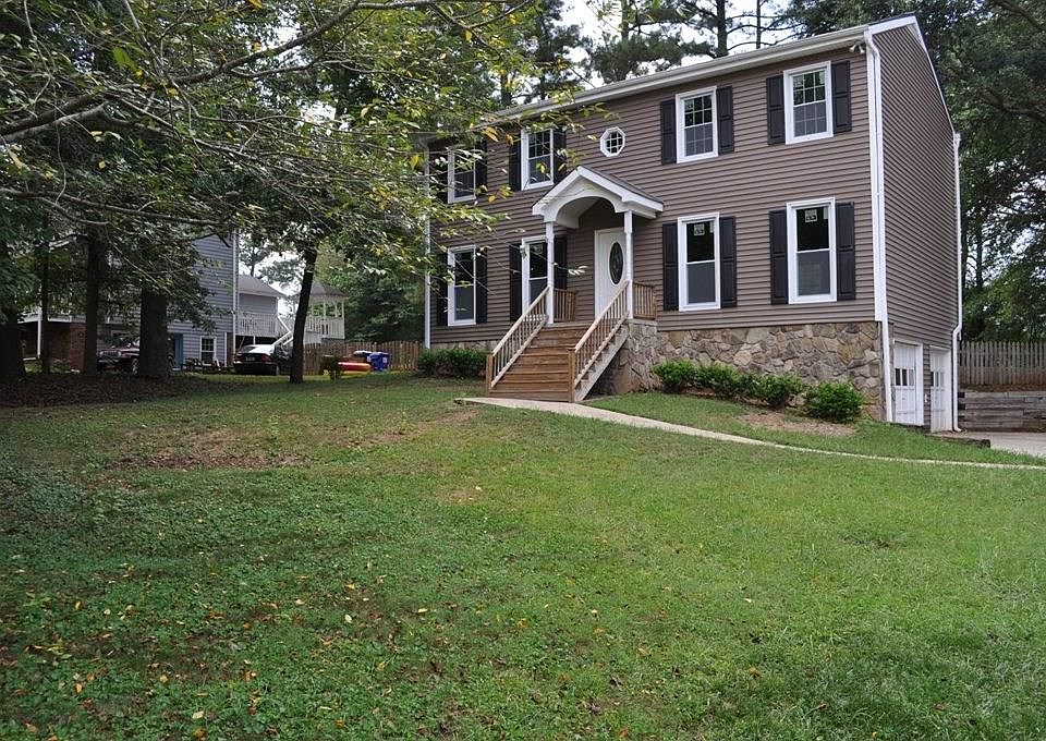 1st image of 211 Lexington Dr