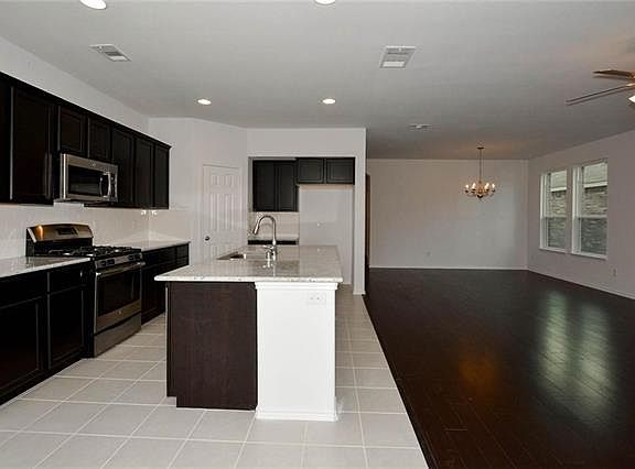 4th image of 529 High Desert Dr