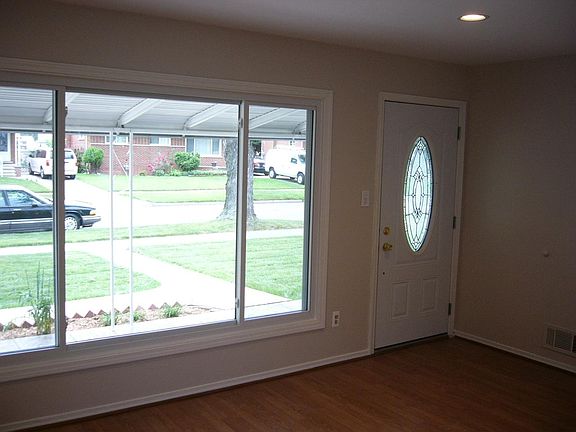 5th image of 29525 Shirley Ave